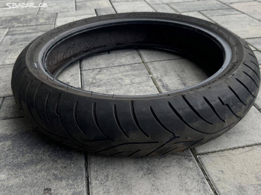 Přední moto pneu Bridgestone Battlax 120/70 R17