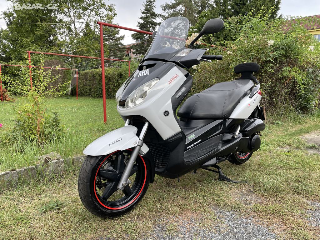 Yamaha X-Max 250 i