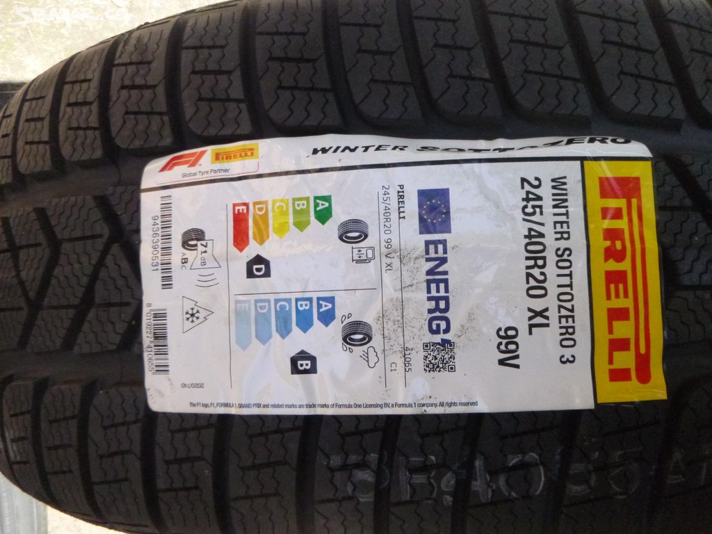1x 245/40 r20 zimní pneu Pirelli (DOT 4221)