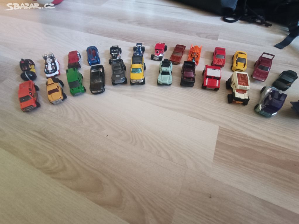 Autíčka Hotwheels