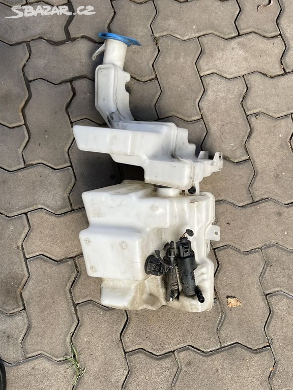 Nádobka ostřikovače VW Passat B6 s motorkem
