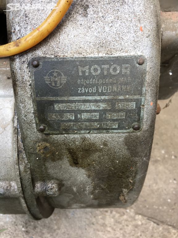 Benzinový motor