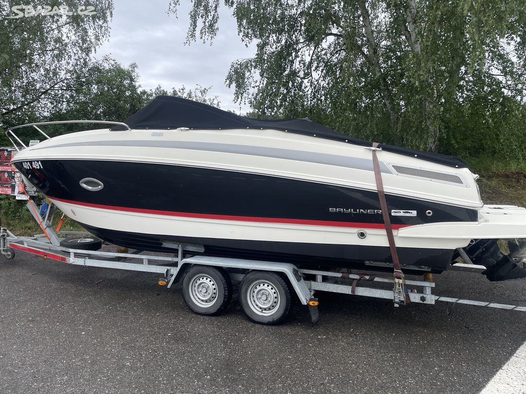 Bayliner 742 , nový v ČR. Krásný stav cca 70m, výb