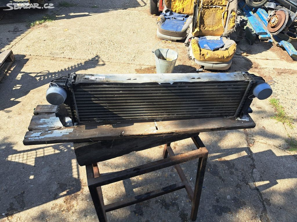 Chladič plnicího vzduchu Intercooler MERCEDES V200