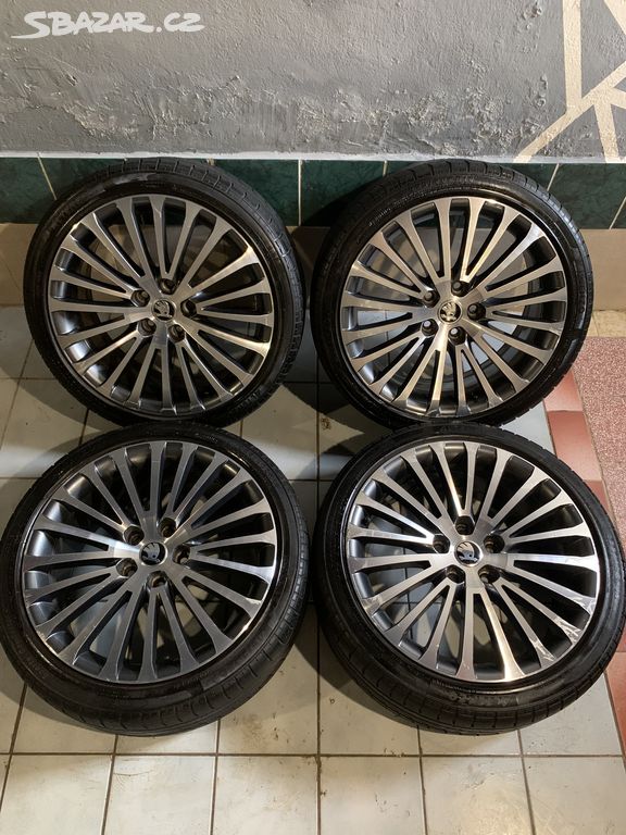 Alu kola Škoda R18 5X112 LETNÍ PNEU 225/40 R18