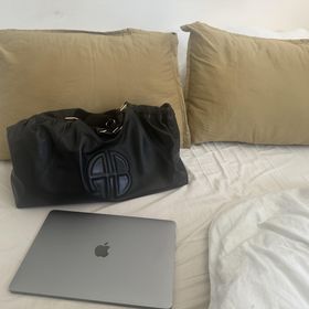 Obrázek k inzerátu: Apple macbook