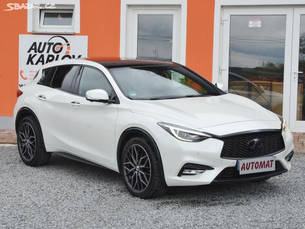 Mercedes-Benz GLA, Infiniti Q30 2.2d 4x4 Premium