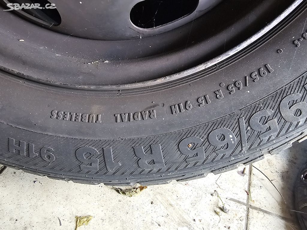 Prodám 2ks pneu na discích 195/65 R15 91H