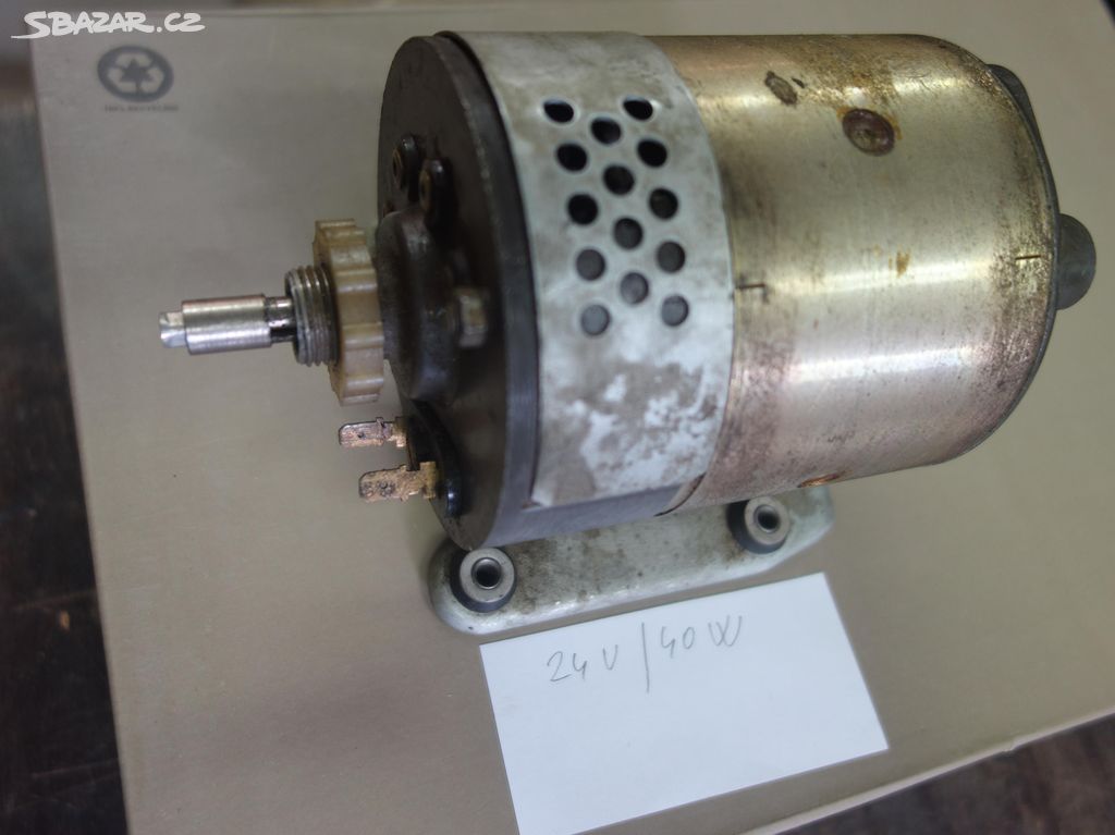 motor stěračů 24V