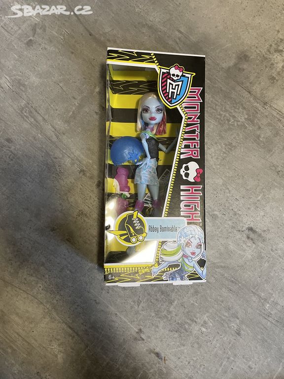 2012 MONSTER HIGH SKULTIMATE ROLLER