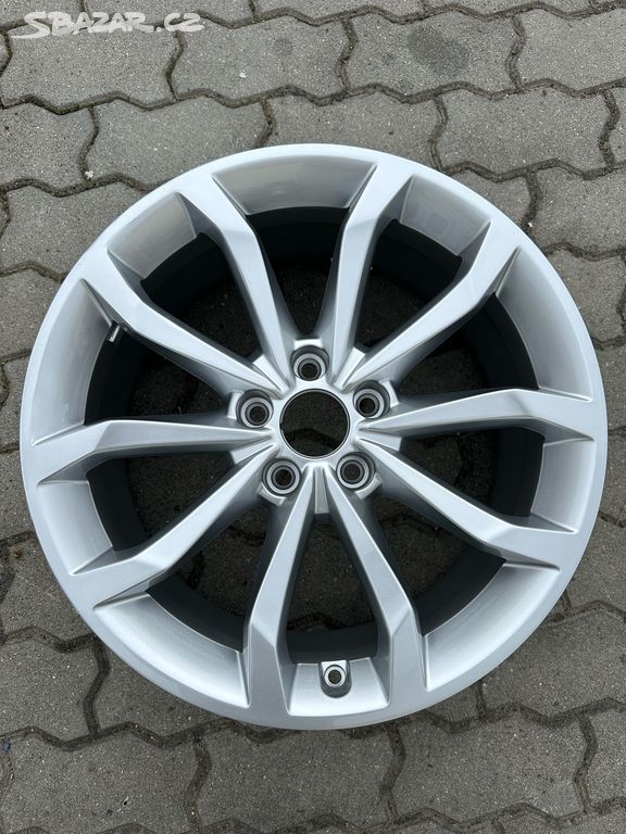 18 alu disk AUDI 8W0601025H