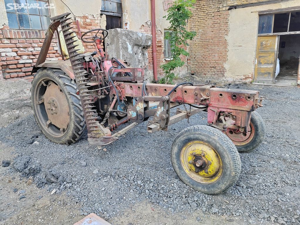 Traktor RS-09
