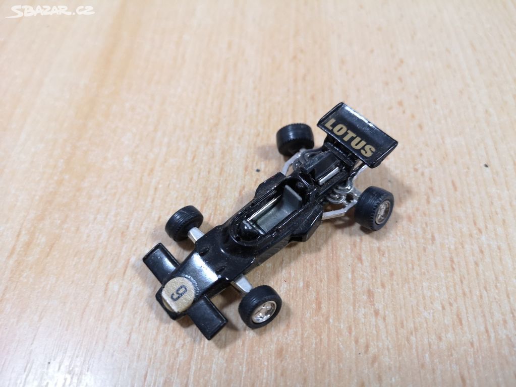 SCHUCO No 306 870 JPS LOTUS FORD 72 FORMEL 1 1:66