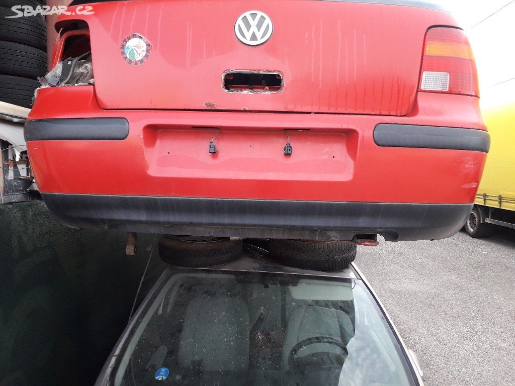 Zadní nárazník VW Golf 4