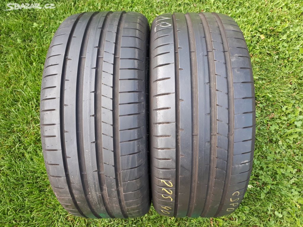 R18" - 225/40/18 Téměř NOVÉ letní pneu sada DUNLOP