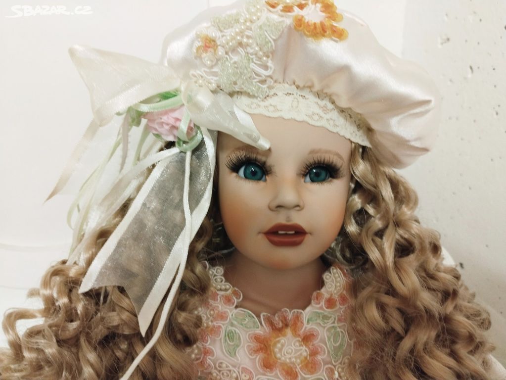 Nádherná vinylová umělecká sběratelská panenka