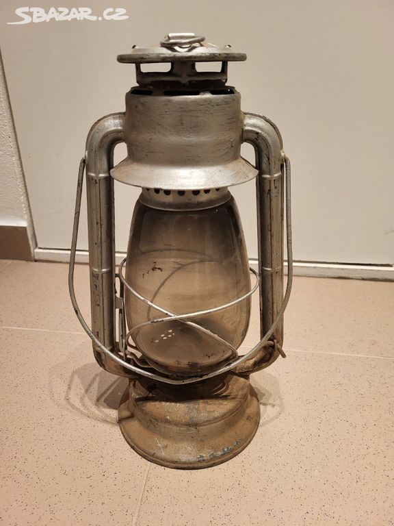 Petrolejová lampa Meva