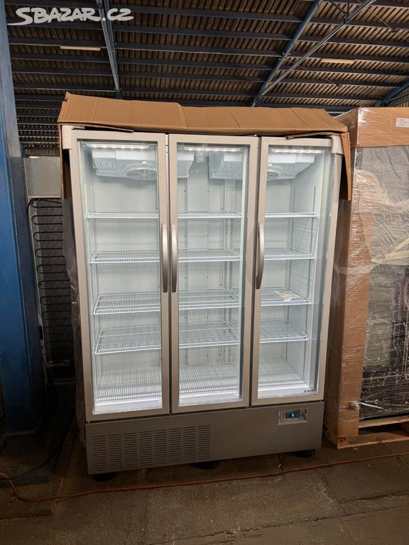 Prosklená chladicí lednice třídveřová