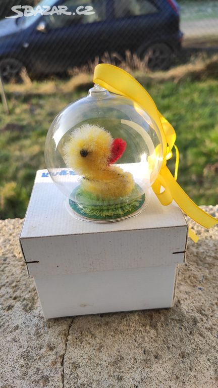 velikonoční kuřátko ve skleněné kouli s krabičkou