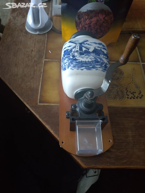 Nástěnný porcelánový mlýnek na kafe Holandsko