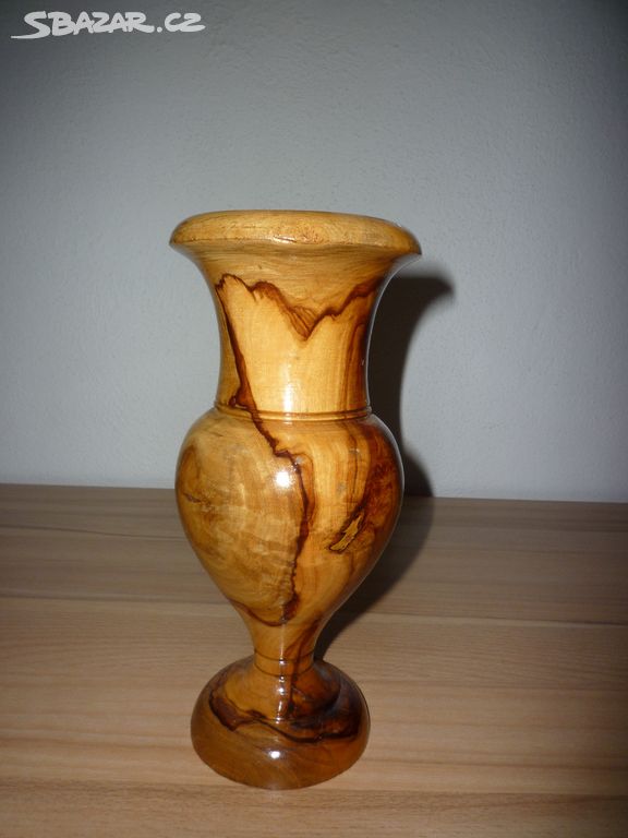 Prodám  ručně dělanou dřevěnou vázu
