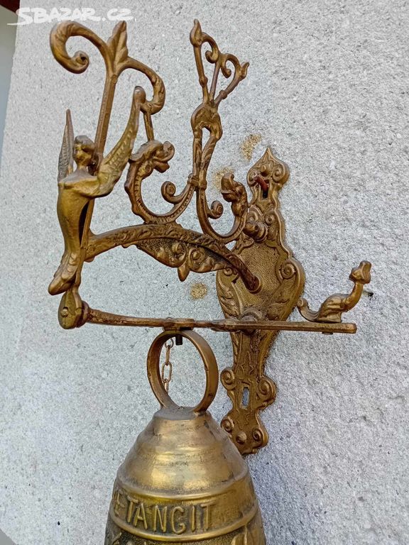 Bronzový nástěnný zvon