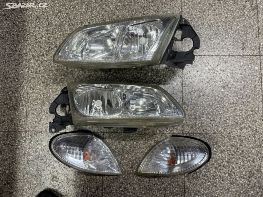 Přední světla + blikače Nissan Almera N16