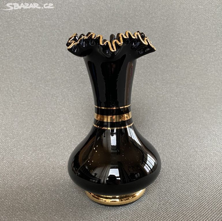 Bohemia Váza 16 cm, černé hyalitové sklo