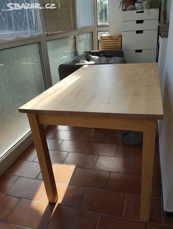 Stůl z masivu IKEA BJORKUDDEN