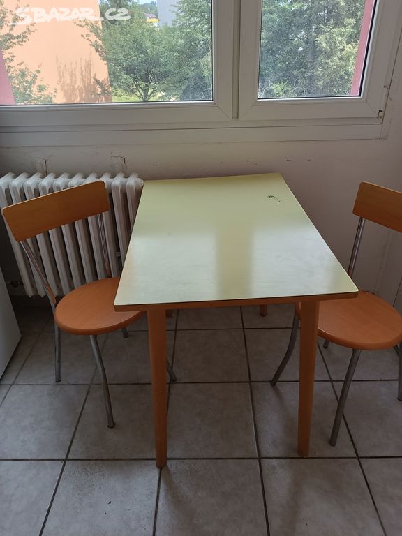 Stůl a židle za odvoz