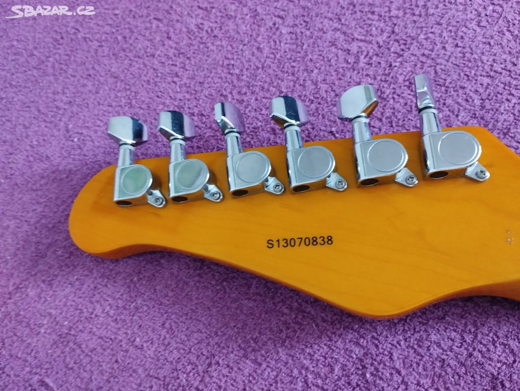 Stratocaster kytara Jay Turser JT 300