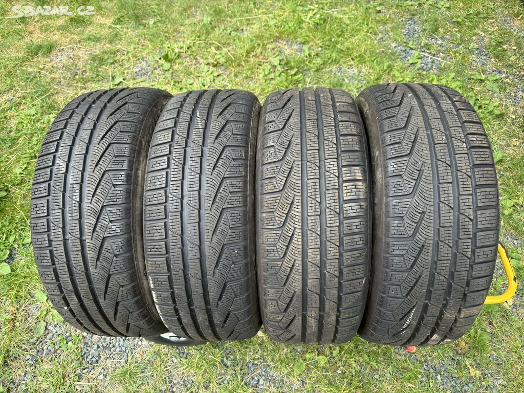 Zimní pneu 235 55 18  Pirelli zánovní