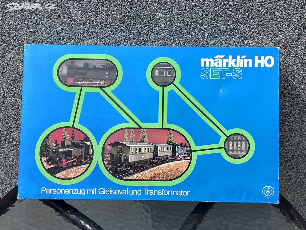 Märklin HO vláčky v krabici s trafem a koleji