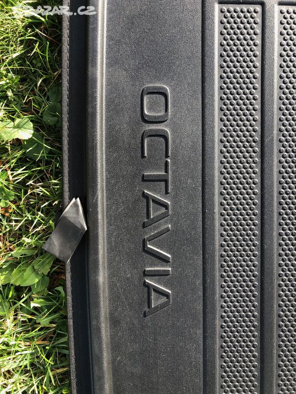Originál koberec/vana do kufru Škoda Octavia 3
