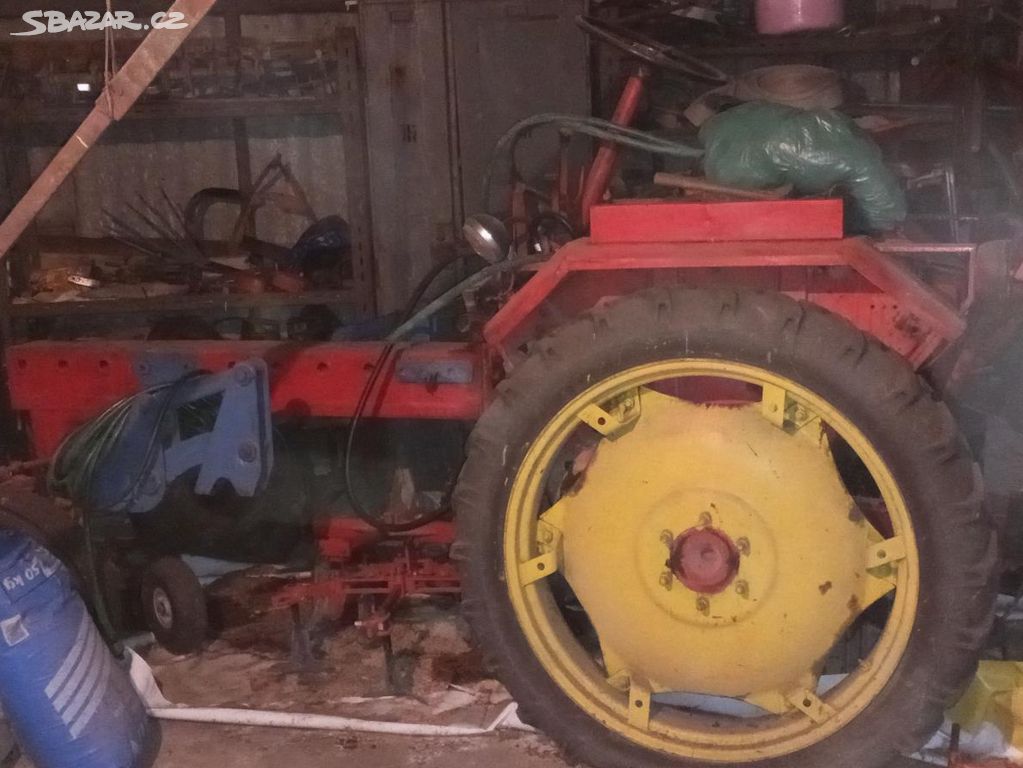 Traktor, nosič nářadí RS 09