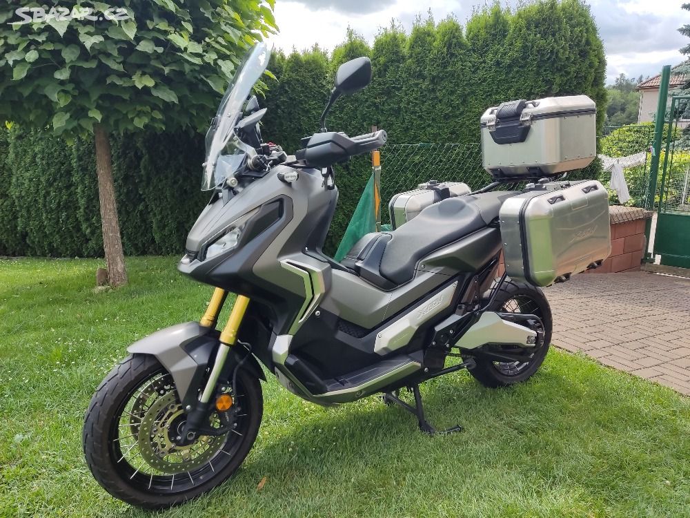 Honda X-ADV 750 (2017) TRAVEL EDITION, po servisu