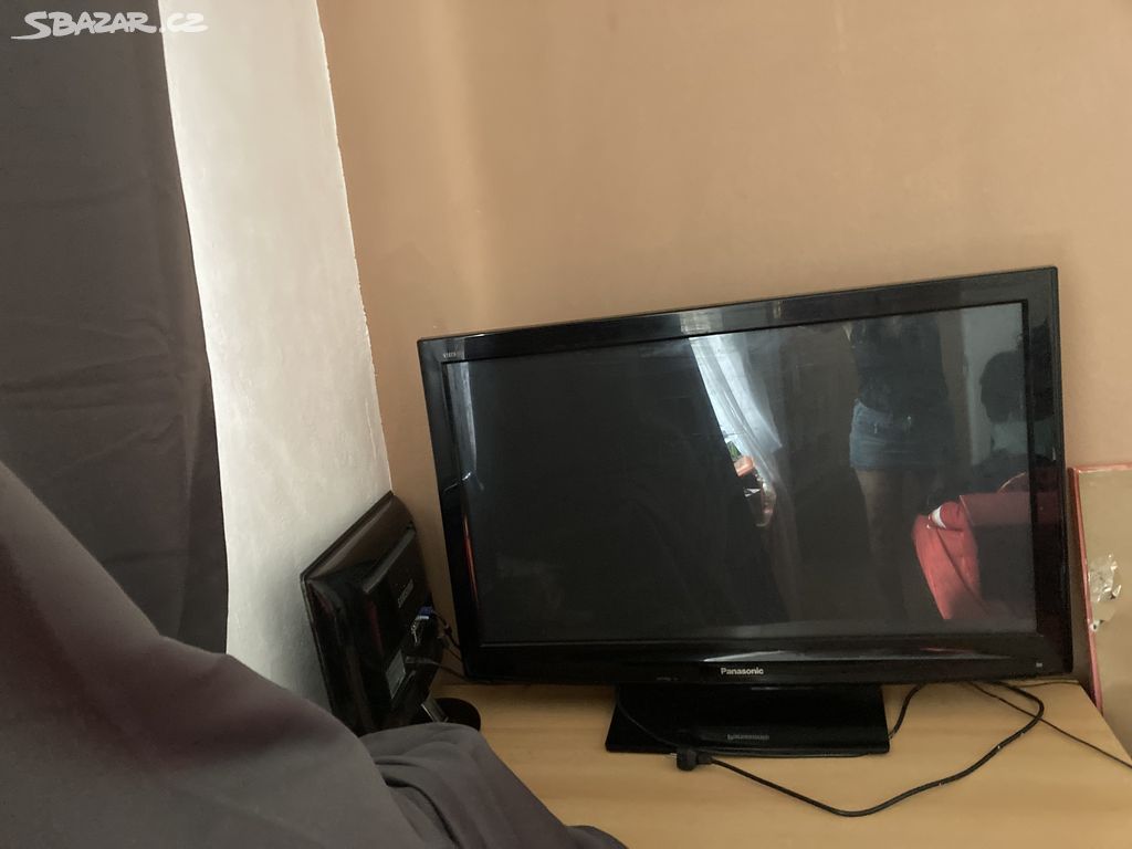 Panasonic Viera s ovladačem TV televize uhlop 106