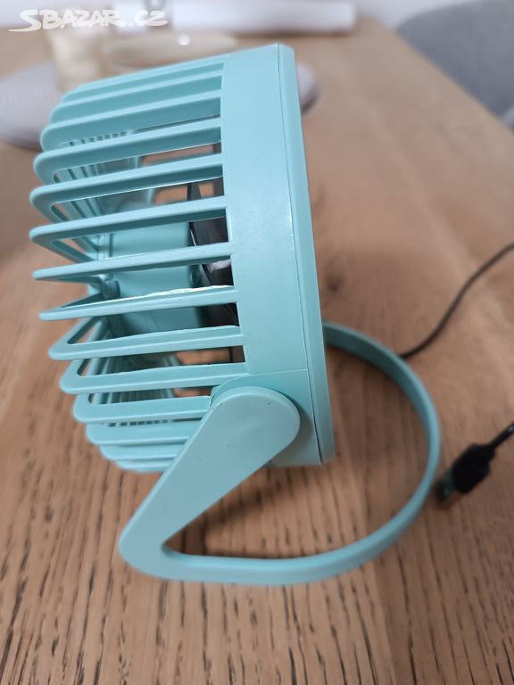 Praktický stolní ventilator