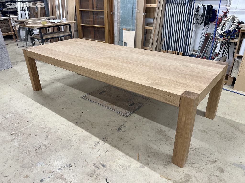 dřevěný stůl dub masiv