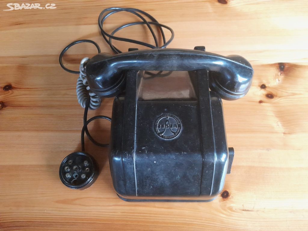 Retro bakelitový telefon Tesla (2)