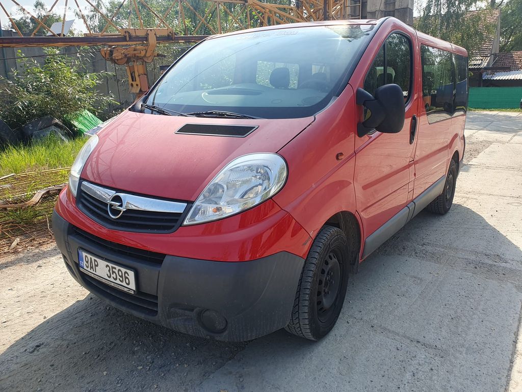 opel vivaro combi