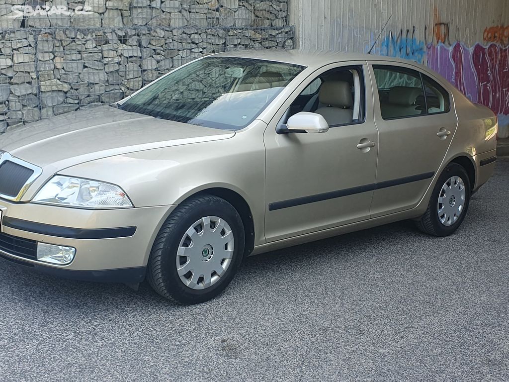 Škoda Octavia 2 2.0 FSI liftback 166000km béžová