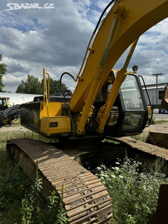 Pásový bagr JCB 240