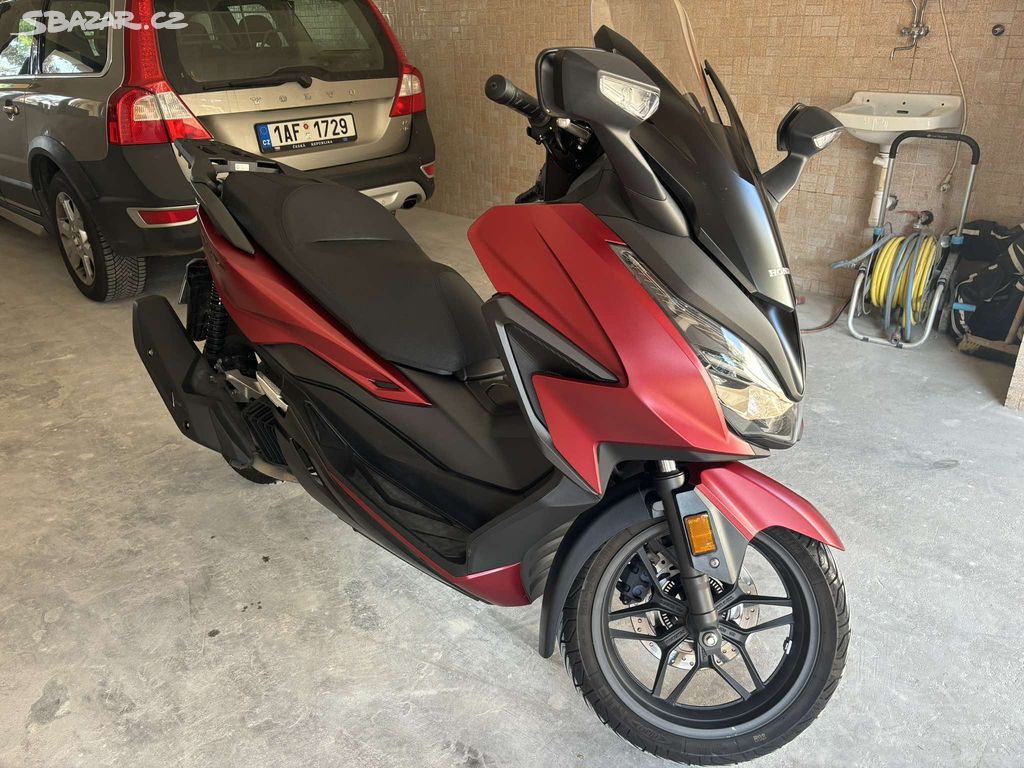 Skůtr Honda Forza 125 11kw 2022 6400km