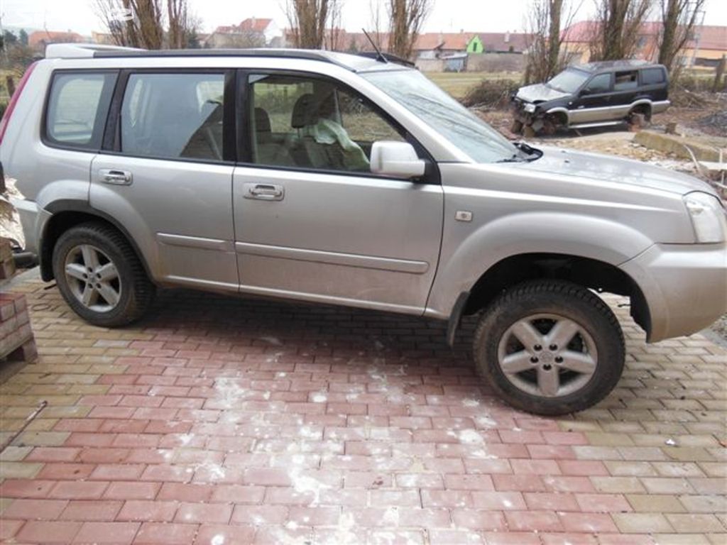 Nissan X trail stribrny, 2.2dci, r.v. 2005