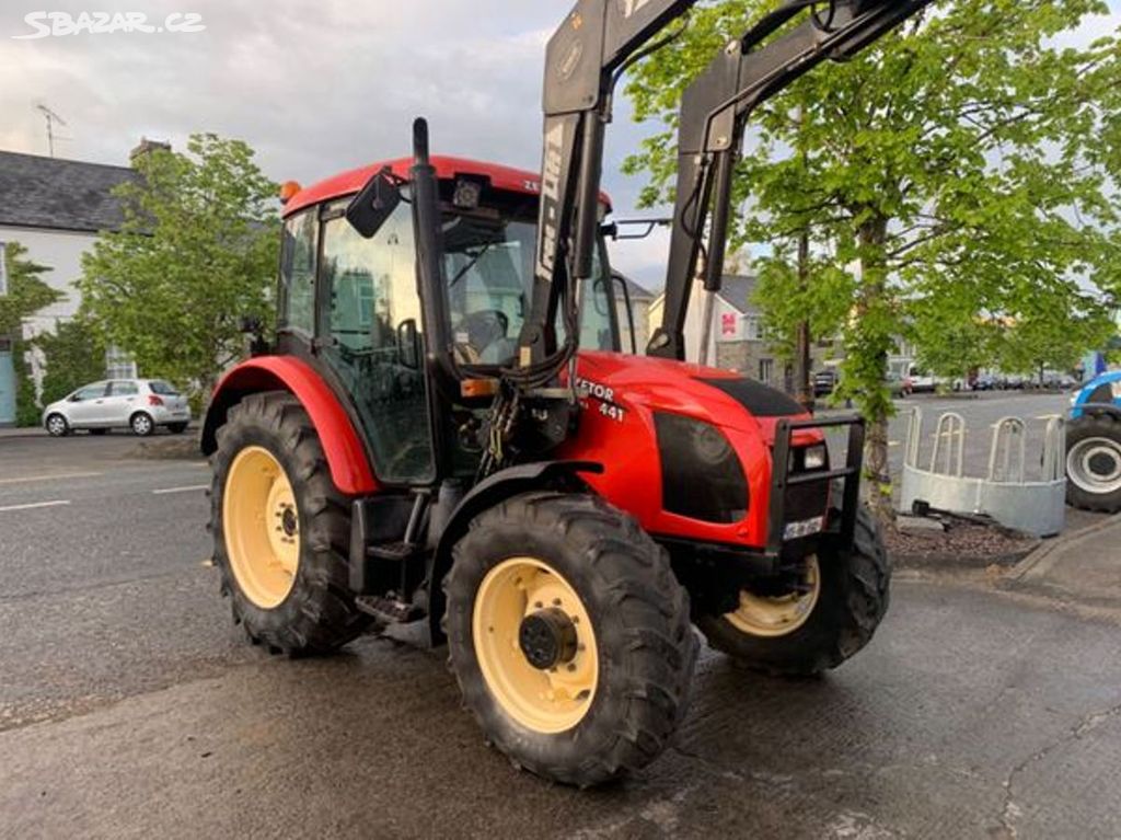 Traktor Zetor 6441 se zavaděčem