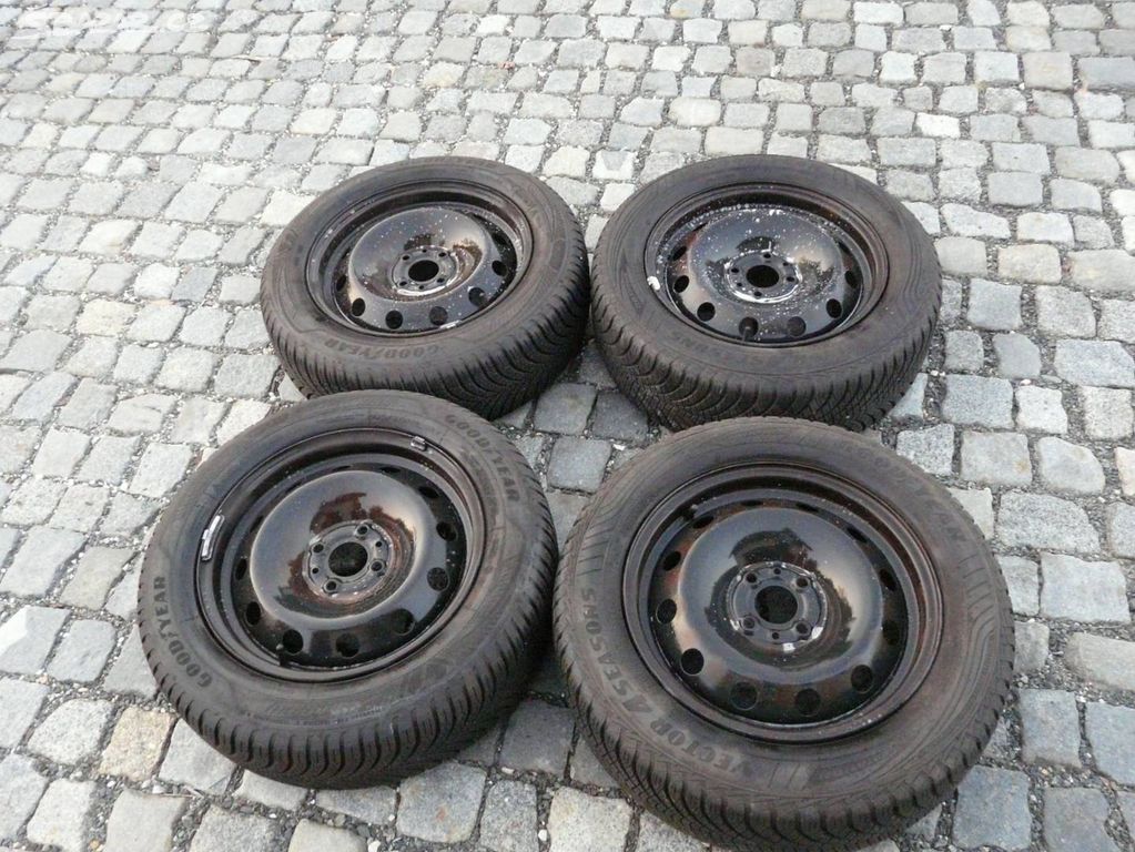 ZIMNÍ PNEU + DISKY FIAT 195/60R15