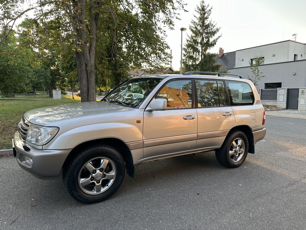 Auto Toyota Land Cruiser