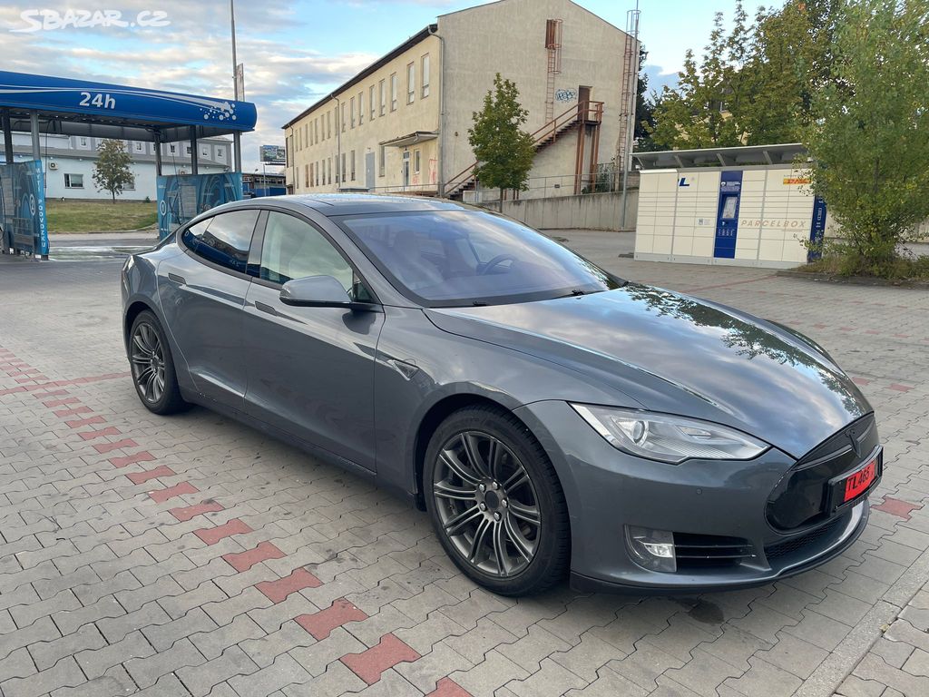 Tesla Model S 85 doživotní nabíjení zdarma