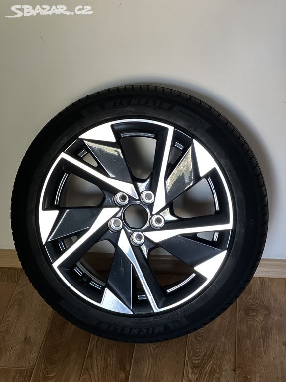 Téměř nejeté letní pneu.Peugeot308 2023 225/45 R17